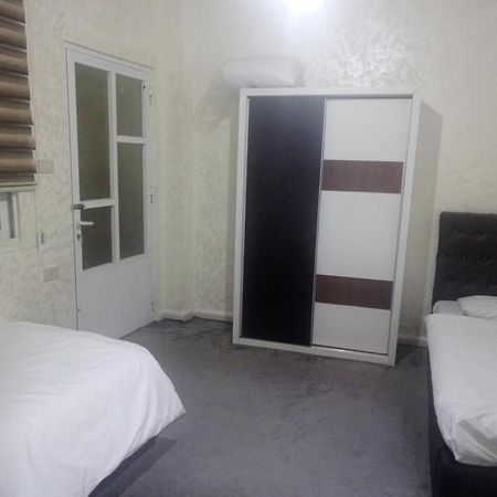 Jarajreh Apartments/ Hotel Karak Quarto foto