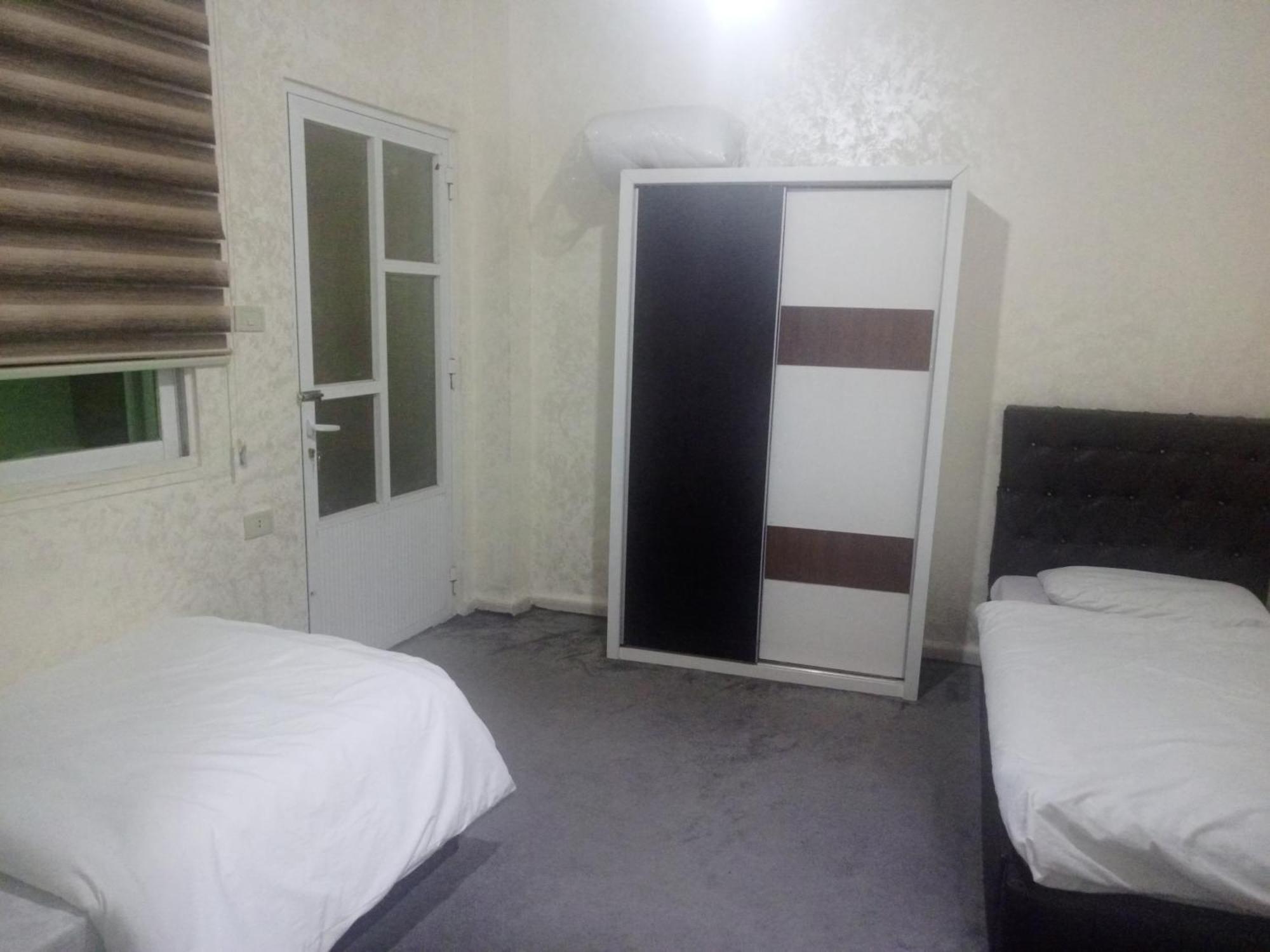 Jarajreh Apartments/ Hotel Karak Quarto foto