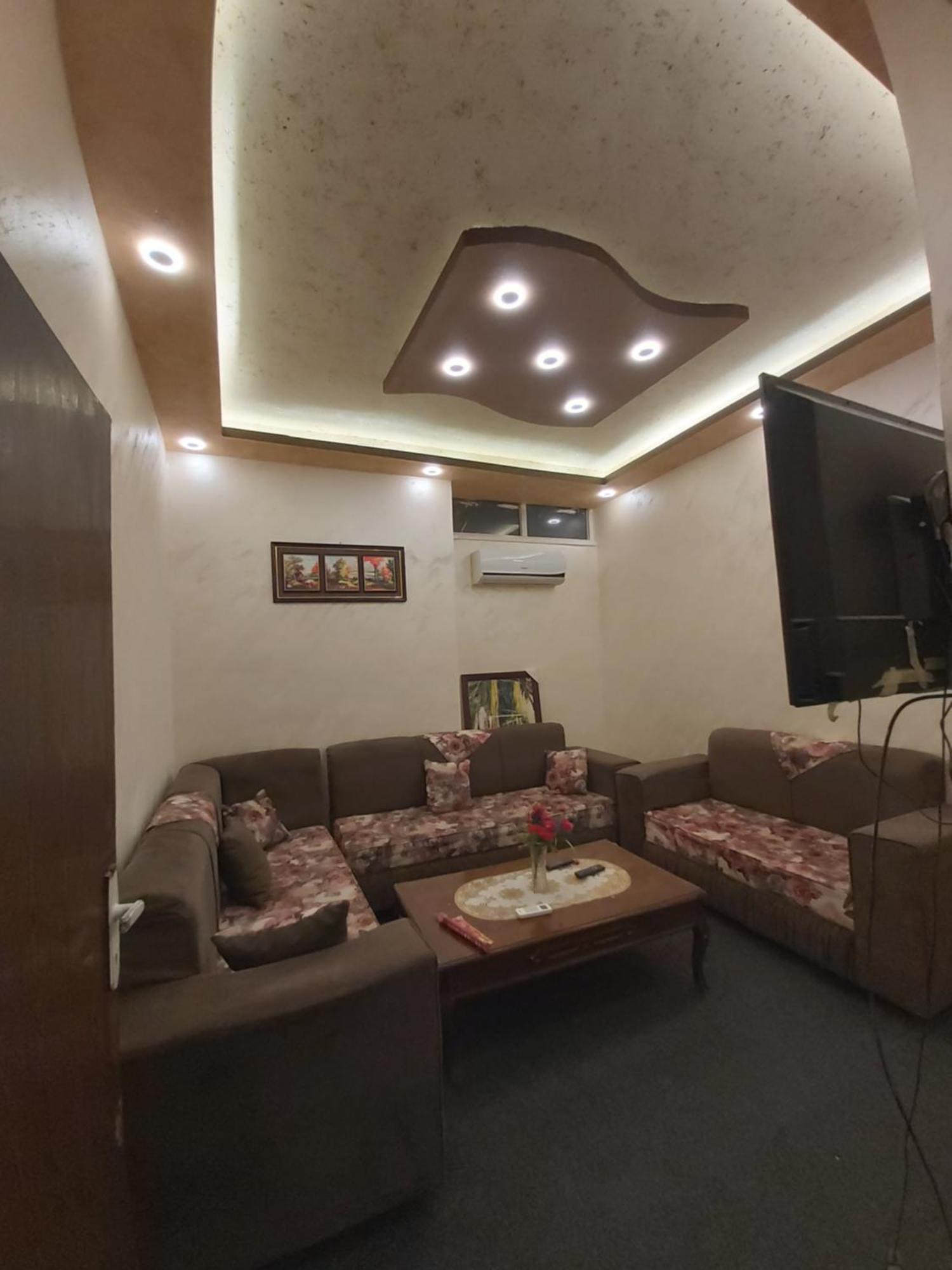 Jarajreh Apartments/ Hotel Karak Quarto foto